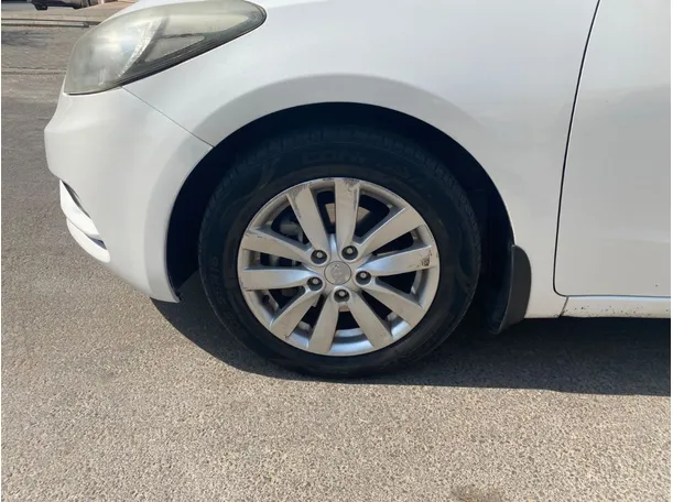 Car image 10