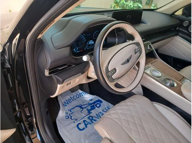 Car image 11
