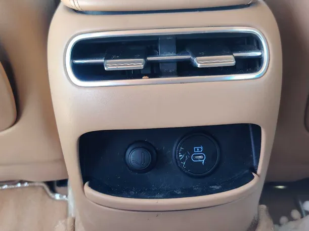 Car image 28