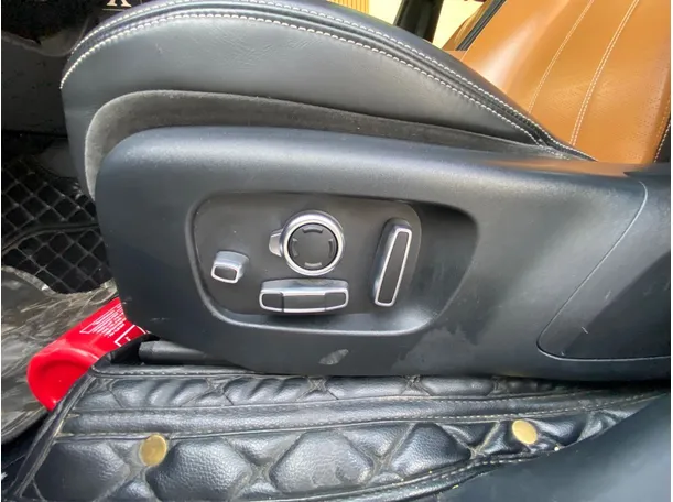 Car image 29
