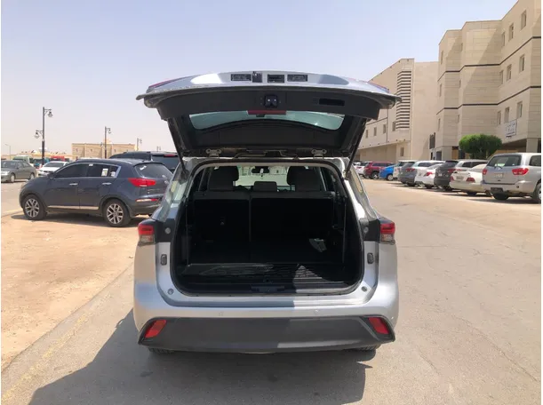 Car image 20