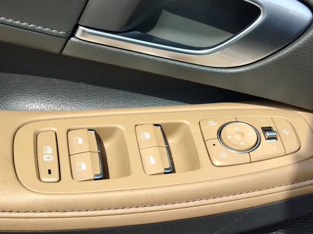 Car image 29