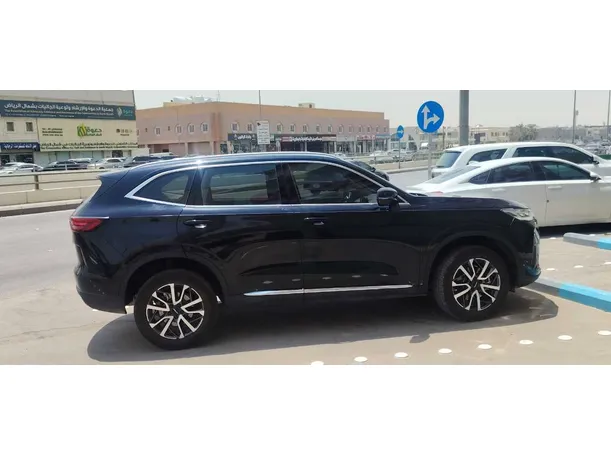 Car image 4