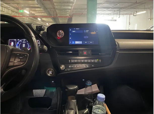 Car image 18