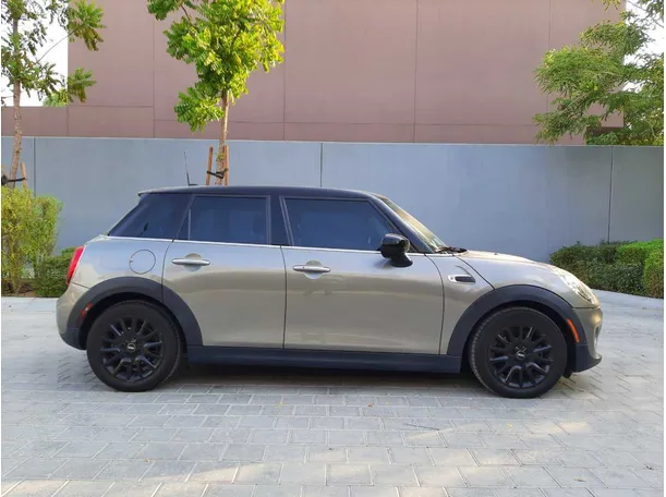 Car image 8
