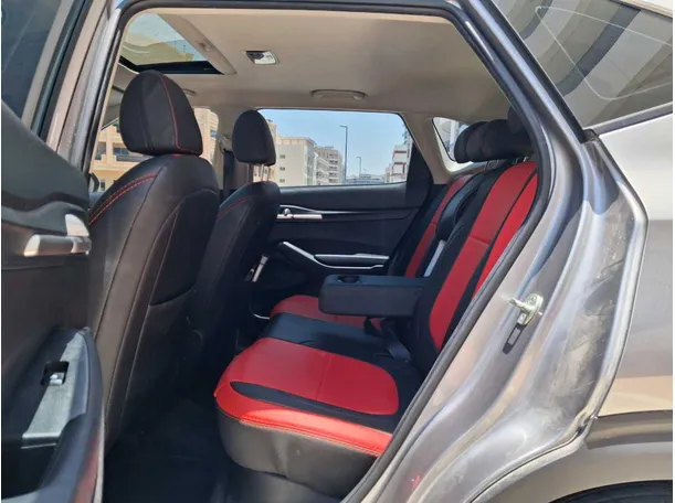Car image 13