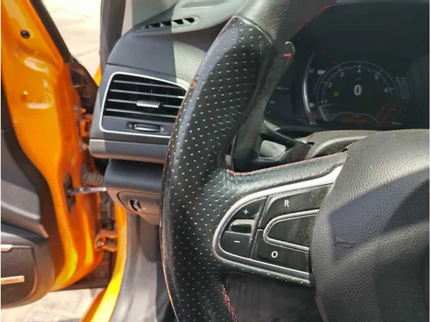 Car image 32