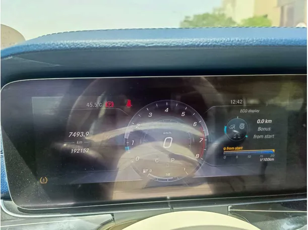Car image 27