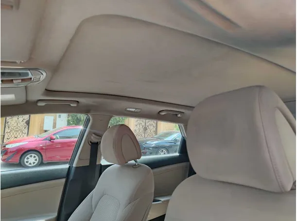 Car image 18