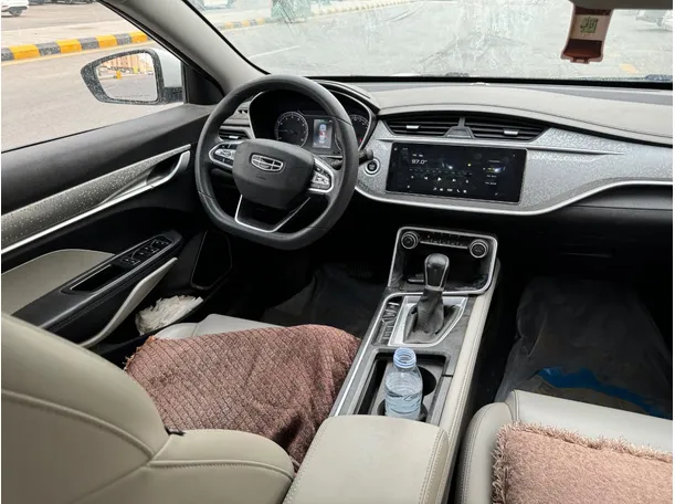 Car image 14