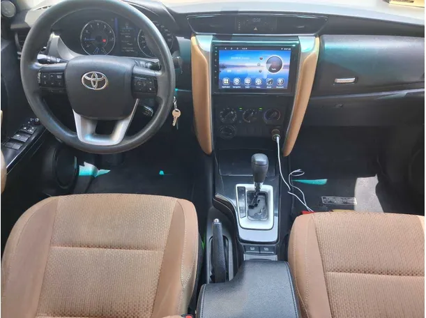 Car image 16