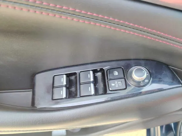 Car image 32