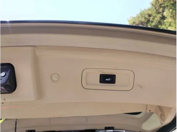 Car image 37