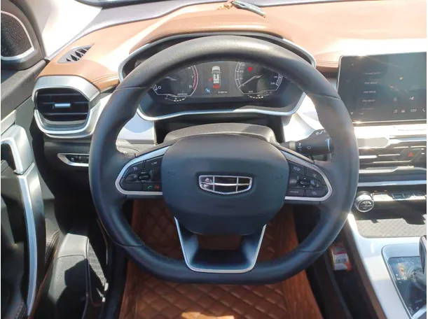 Car image 15