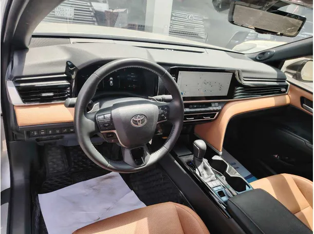 Car image 17