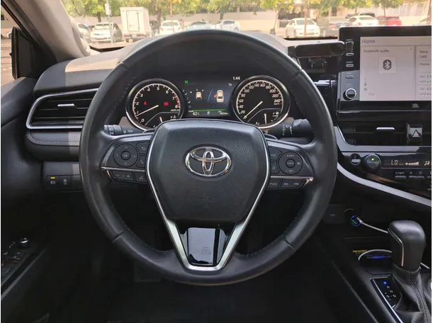 Car image 17
