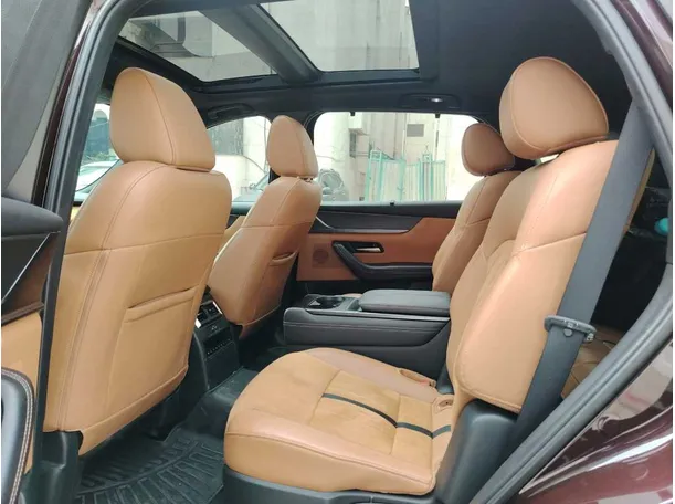 Car image 18