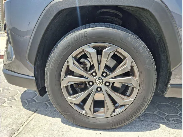 Car image 9