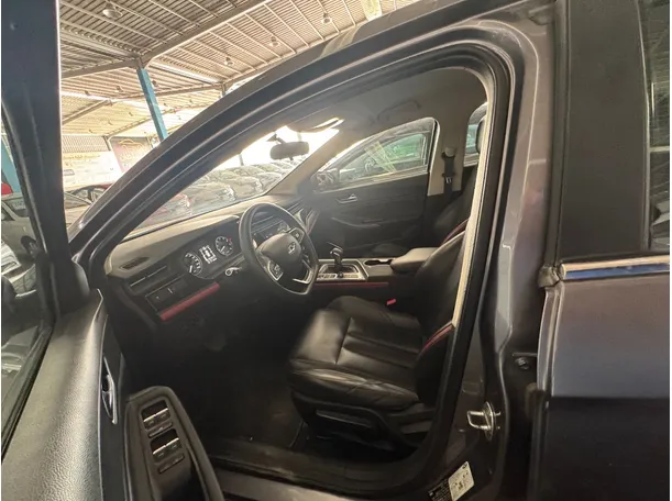 Car image 8