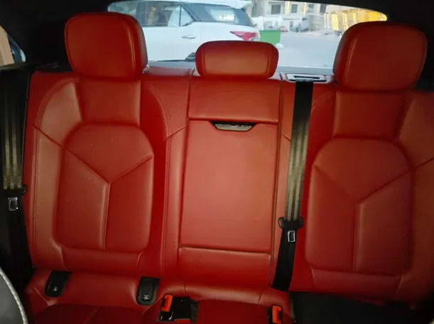 Car image 17