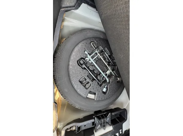 Car image 25