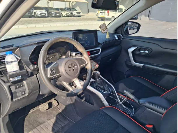 Car image 11