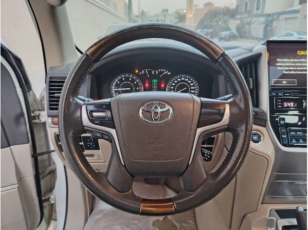 Car image 23