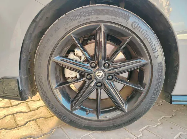 Car image 10