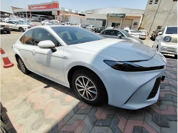 Car image 4