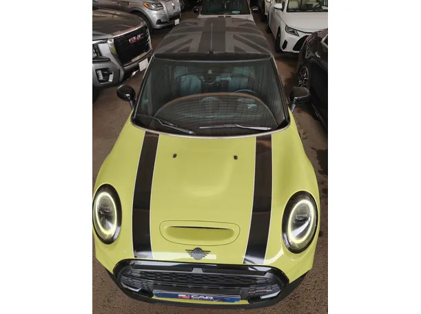 Car image 12