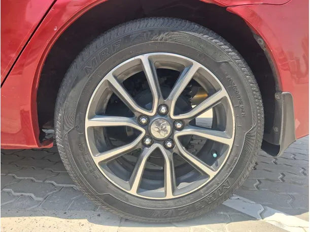 Car image 9