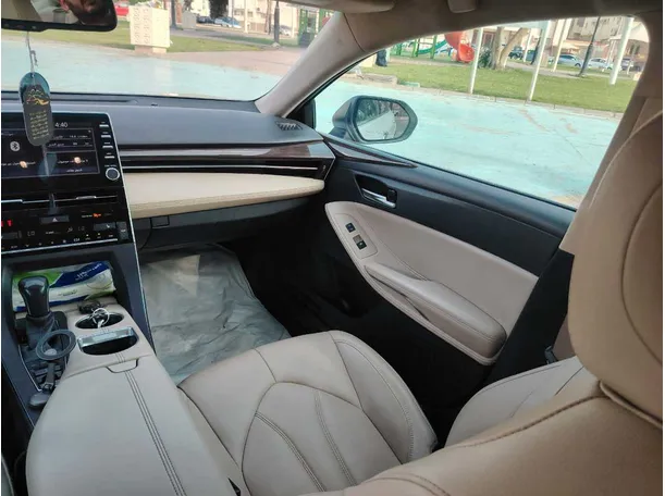 Car image 39