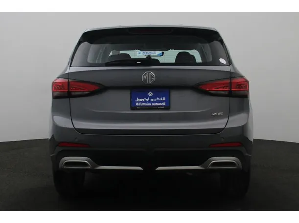 Car image 12