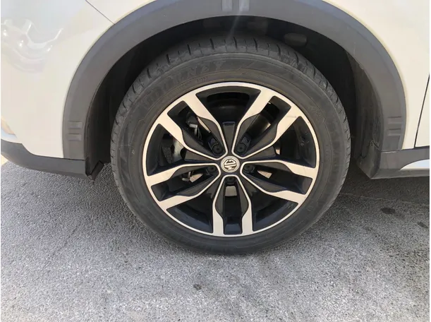 Car image 10