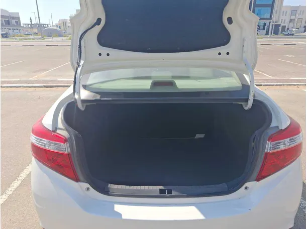 Car image 18