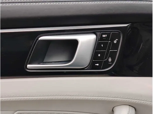 Car image 36