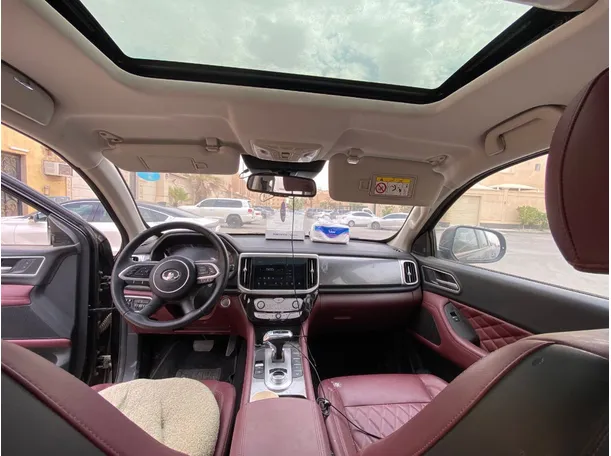 Car image 15