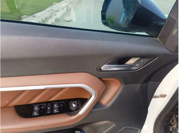 Car image 34