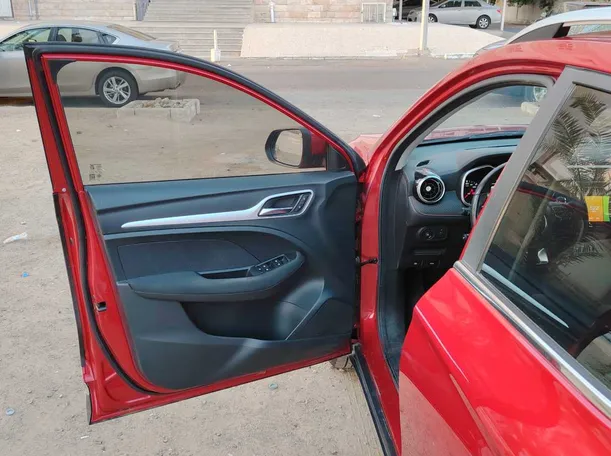 Car image 11