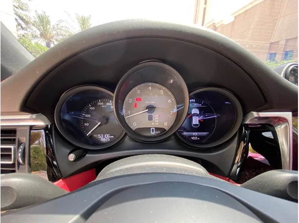 Car image 18