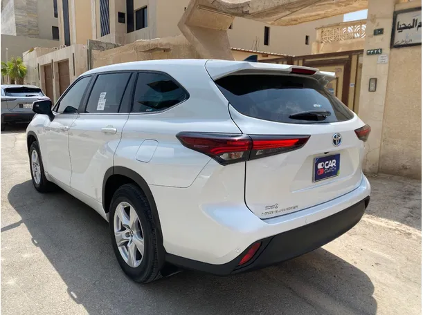 Car image 7