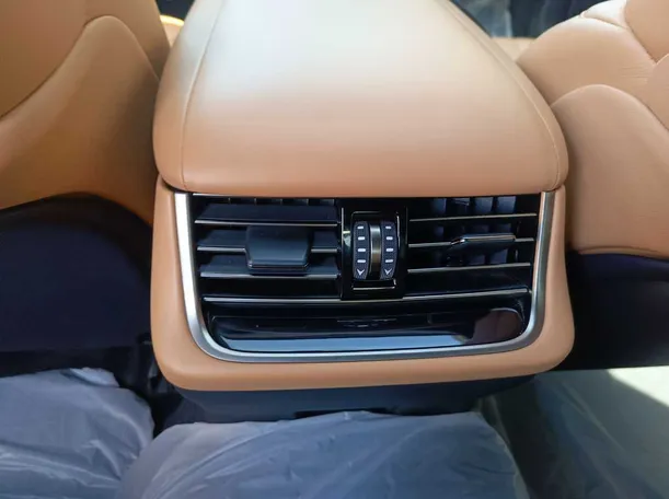 Car image 37