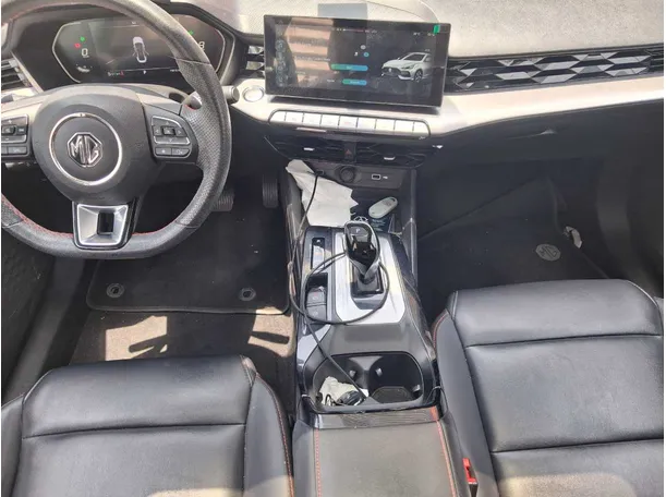 Car image 16