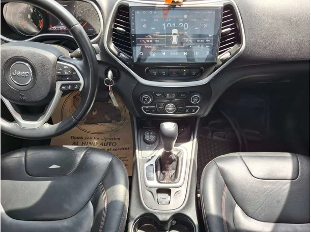 Car image 14