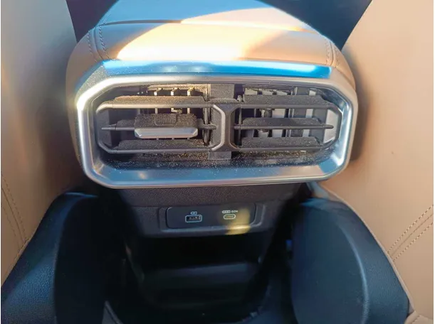 Car image 32