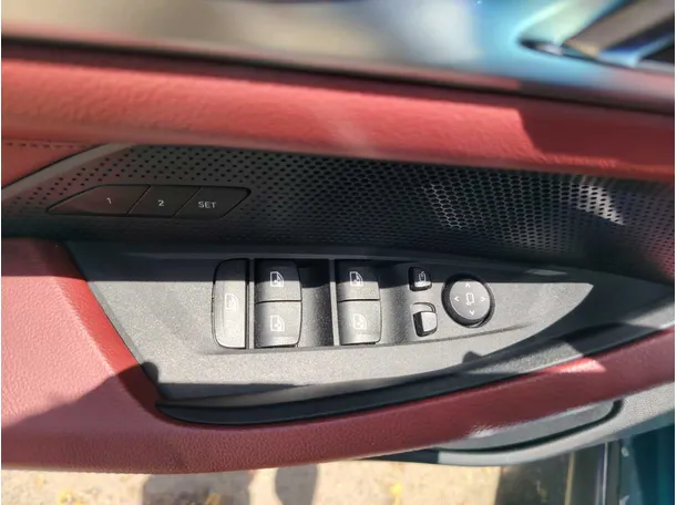 Car image 38
