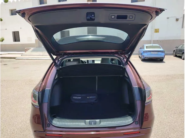 Car image 24