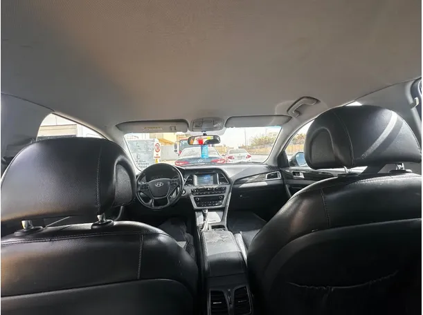 Car image 15