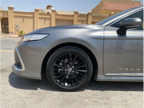 Car image 9