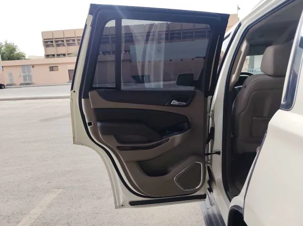 Car image 16